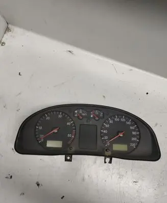 Volkswagen PASSAT B5 Speedometer (instrument cluster)