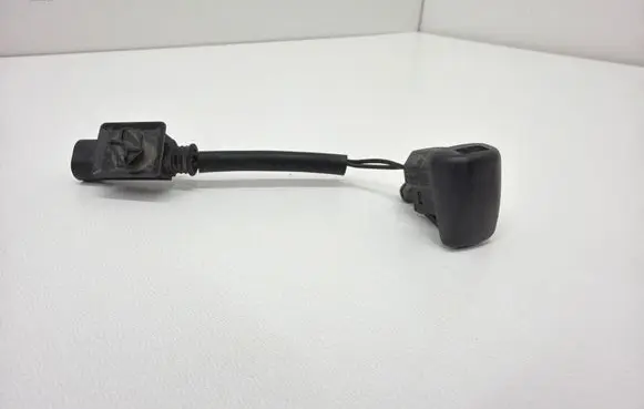 BMW 5 E60 E61 Windshield washer spray nozzle 7046060 2066060