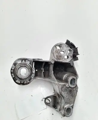 Audi A4 S4 B7 8E 8H Engine mounting bracket 8E0199352F