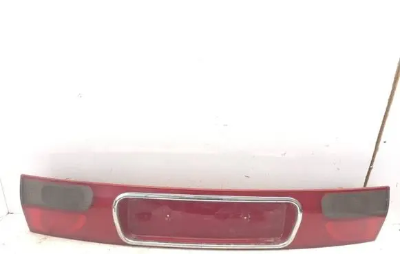 Trunk door license plate light bar