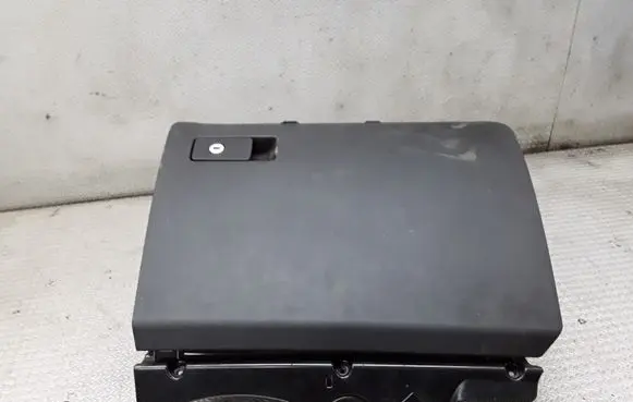 Volkswagen PASSAT B6 Glove box 3C1857101