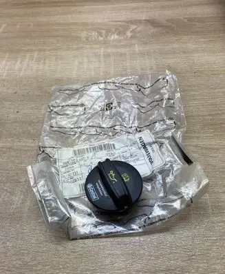 Volkswagen Tiguan Oil filler cap 06K103485A