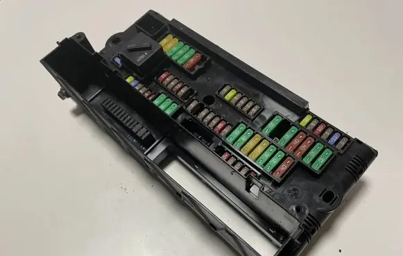 BMW 7 F01 F02 F03 F04 Fuse module 9252815