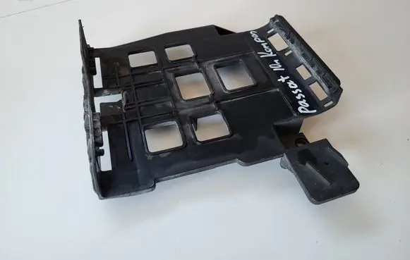 Volkswagen PASSAT B7 Other engine bay part