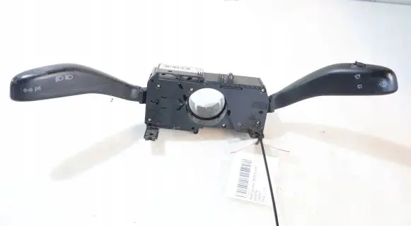Volkswagen Polo IV 9N3 Light switch