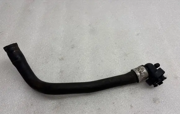 Coolant pipe/hose