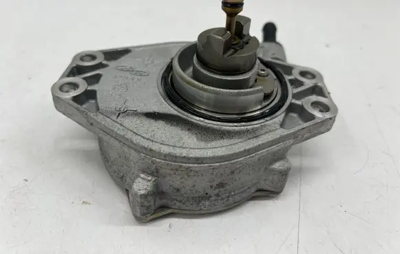 KIA Sportage Vacuum pump 288102M830
