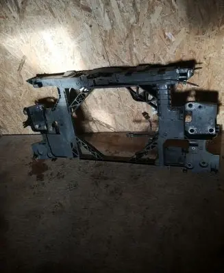 Renault Megane III Radiator support slam panel