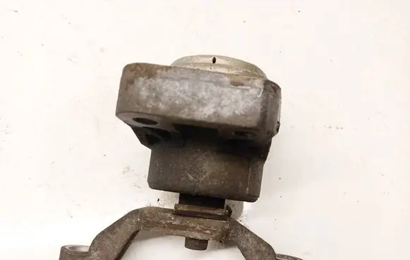 Ford Mondeo MK IV Engine mount bracket 