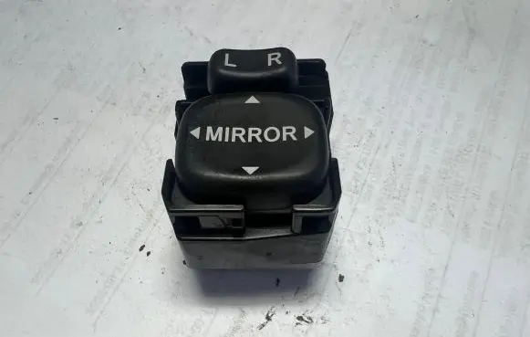 Toyota Corolla E120 E130 Wing mirror switch 183574