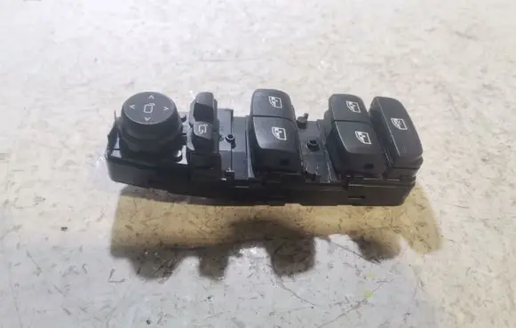 BMW X5 G05 Electric window control switch 683272902