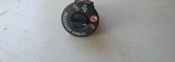 Renault Captur Passenger airbag on/off switch 