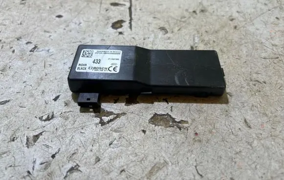 Opel Insignia A Door central lock control unit/module 13501980 1980470086006M F00HJ00471