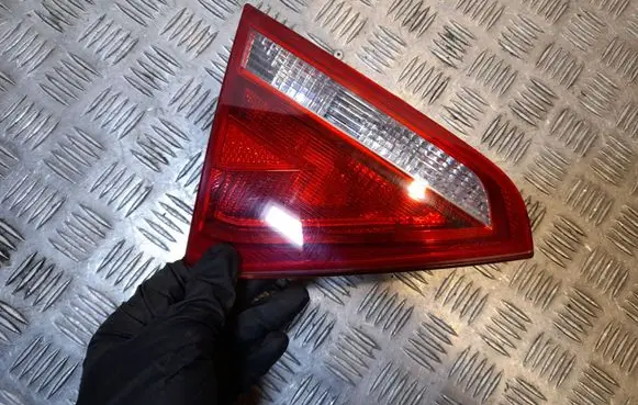 Audi A5 8T 8F Tailgate rear/tail lights 8T0945093