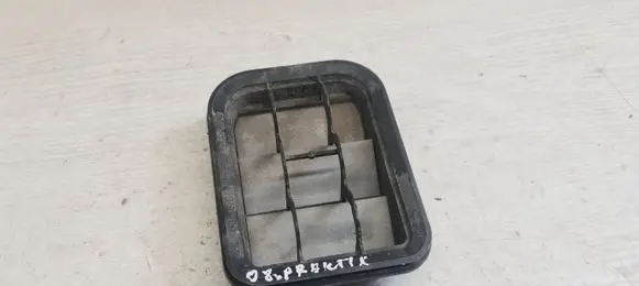 Quarter panel pressure vent