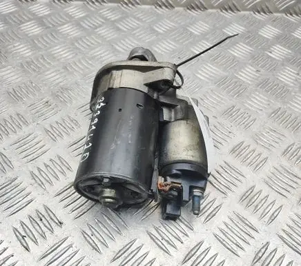 BMW 1 E82 E88 Starter motor 0001107424 7521116