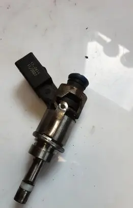 Audi A8 S8 D3 4E Fuel injector 06E906036C 06E036C