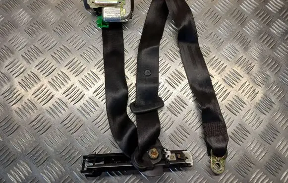 Audi A4 S4 B5 8D Front seatbelt 8D0857706D