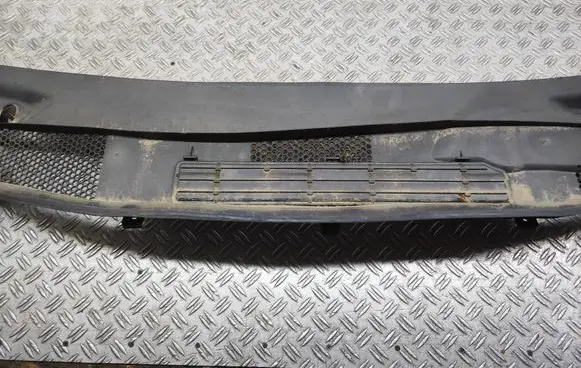 Mercedes-Benz B W245 Wiper trim A1698300013 982444WF