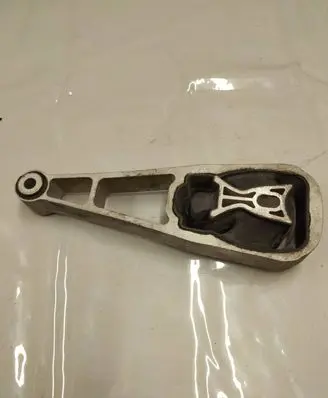 Land Rover Discovery Sport Engine mount bracket K8D26P082AB