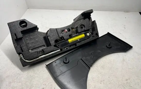 Volkswagen PASSAT B6 Tool box 3C5012115C