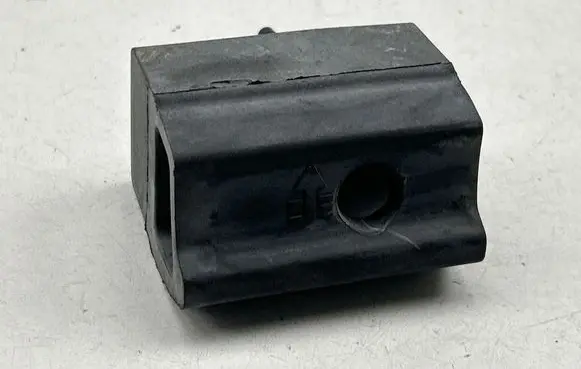 Chrysler Pacifica Tailgate/trunk/boot lid buffer 05109694AA