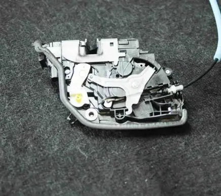 BMW 2 F45 Front door lock 7281934