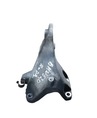 Engine mounting bracket