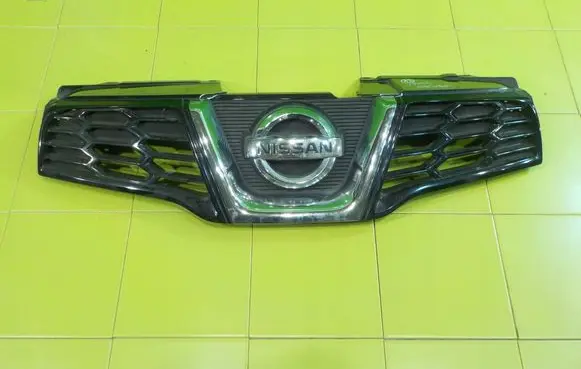 Nissan Qashqai Front bumper upper radiator grill 62310BR00A