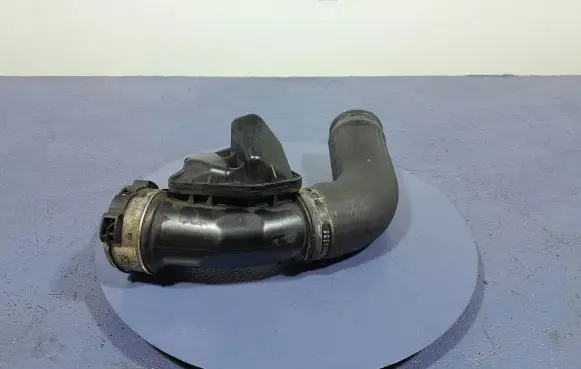 Volvo XC90 Air intake hose/pipe 31422061
