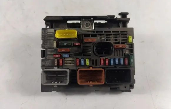 Peugeot 3008 I Fuse module 9667044980
