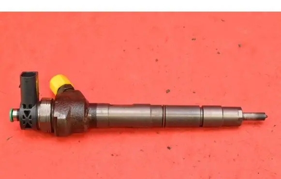 Skoda Octavia Mk3 (5E) Fuel injector 03L130277J