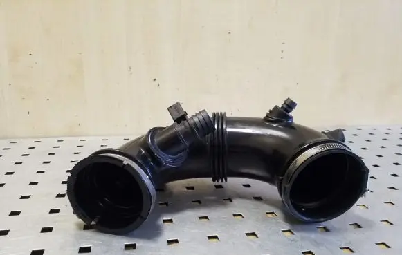 Mercedes-Benz GLC X253 C253 Turbo air intake inlet pipe/hose A2740900929