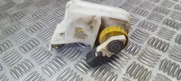 Brake fluid reservoir