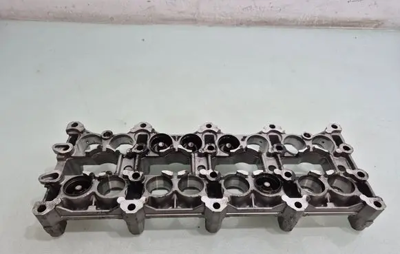 Mercedes-Benz GL X164 Camshaft holder R6110160504