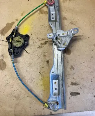 Opel Corsa D Front window lifting mechanism without motor
