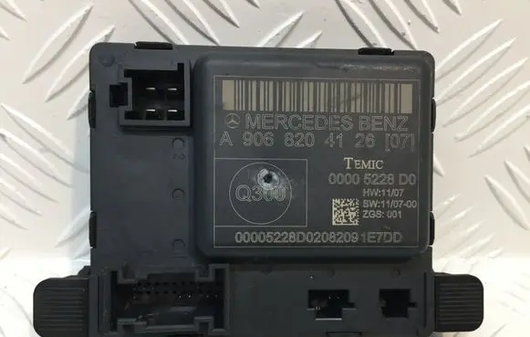 Mercedes-Benz Sprinter W906 Door control unit/module A9068204126
