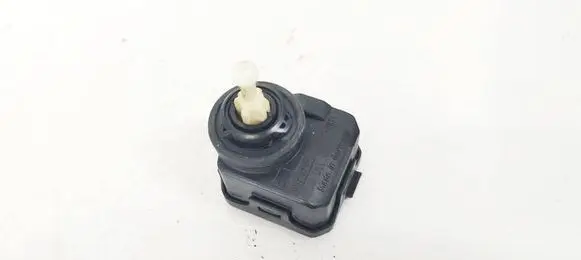 Volkswagen Bora Headlight level adjustment motor 1J0941295C