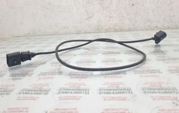 Volkswagen PASSAT B5.5 Camshaft position sensor 038906433A