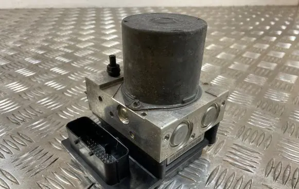BMW 5 E60 E61 ABS Pump 6768646 6768648