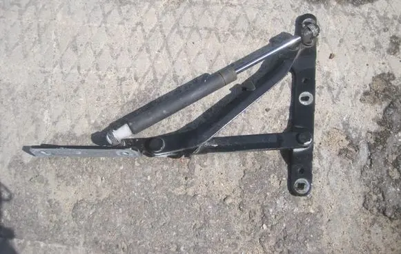 Maserati Quattroporte Tailgate/trunk/boot hinge