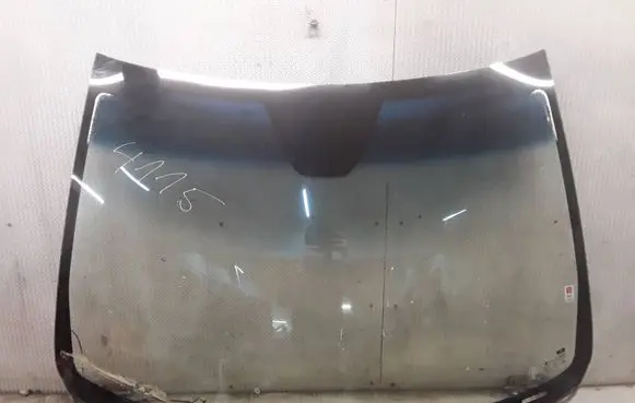 Volvo XC90 Front windscreen/windshield window 