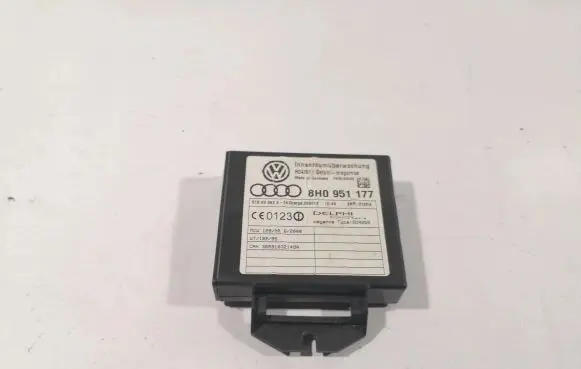 Audi A4 S4 B7 8E 8H Alarm control unit/module 8H0951177
