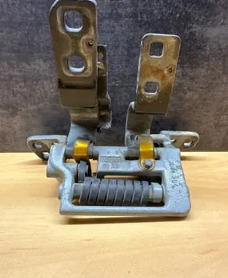 BMW 5 E60 E61 Tailgate/trunk/boot hinge 7061384