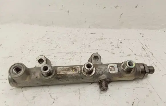 Volkswagen Touareg II Fuel main line pipe 059090W36 115179635