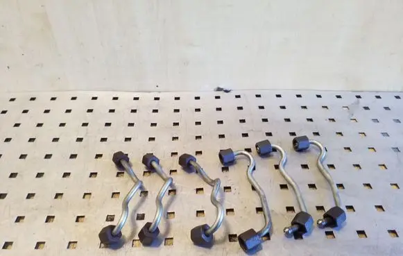 BMW X3 E83 Fuel injector supply line/pipe 