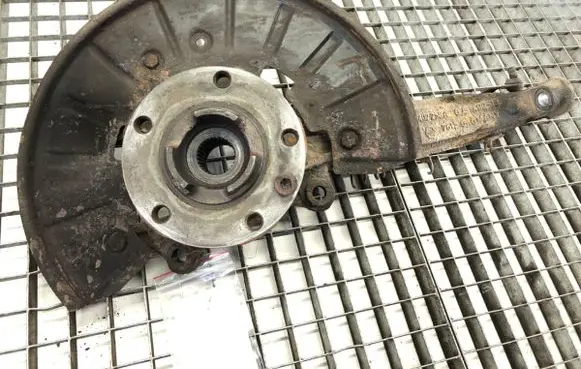Audi Q7 4L Front wheel hub spindle knuckle 