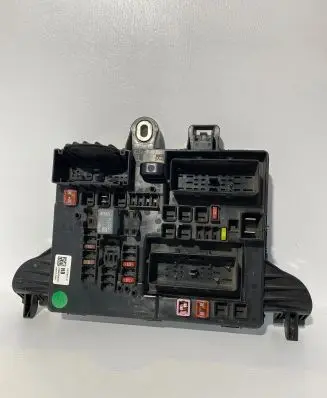 Opel Insignia A Fuse module 18524309609 13277318