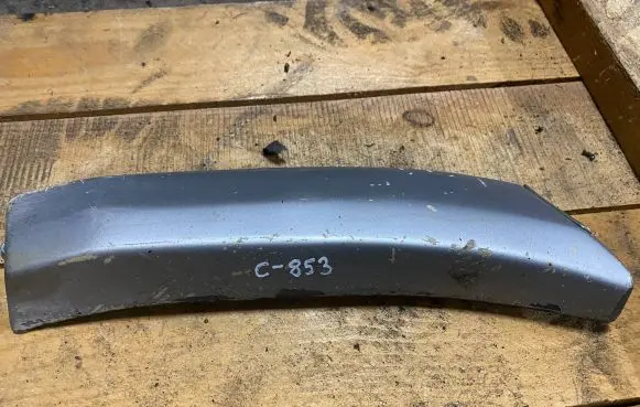Fender trim (molding)
