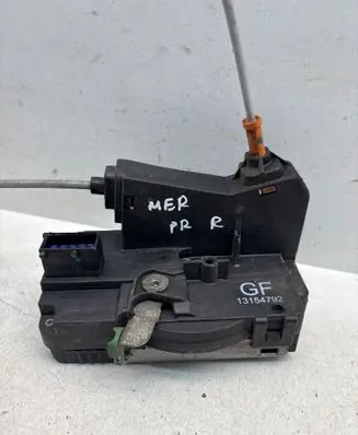 Opel Meriva A Front door lock 13154792